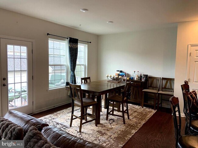 Foto del edificio - 311 Stafford Ct