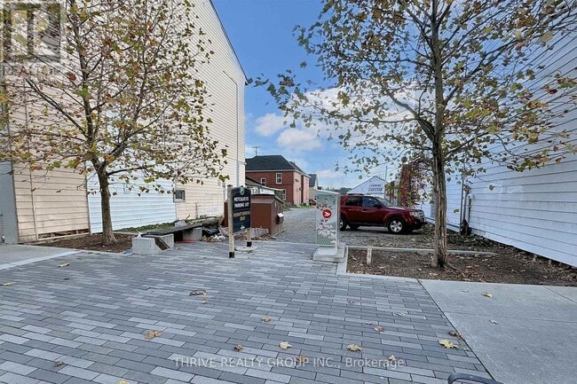 Building Photo - 286 Talbot St