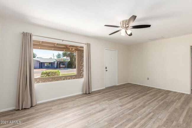 Foto del edificio - 4016 E Indianola Ave