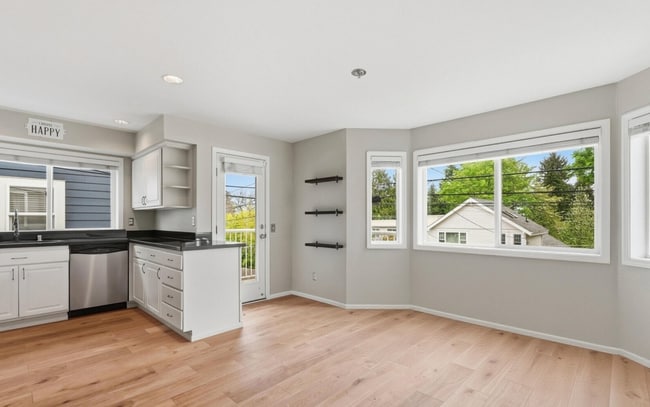Building Photo - North Admiral 2BR Condo w/ Balcony & View! Won't Last Long!!