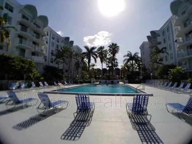 Foto del edificio - 492 NW 165th St