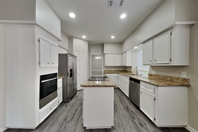 Building Photo - 12127 Rocky Lake Dr