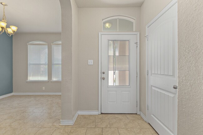 Building Photo - 611 Rose Spoonbill