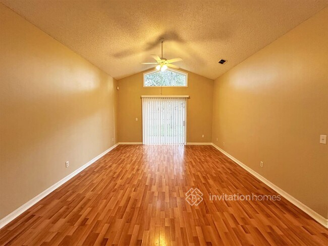 Foto del edificio - 27 Parkview Heights Blvd