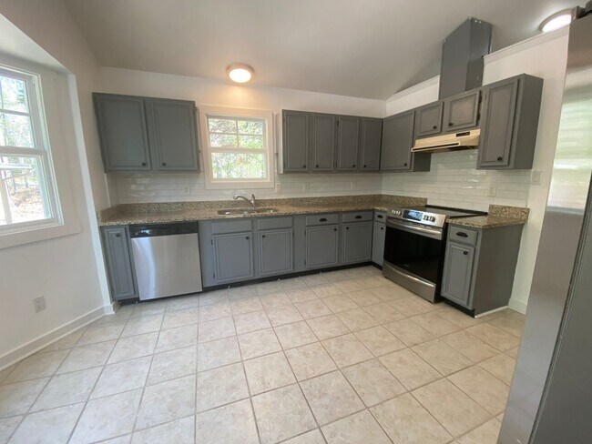 Foto del edificio - Charming Bungalow in Youngsville