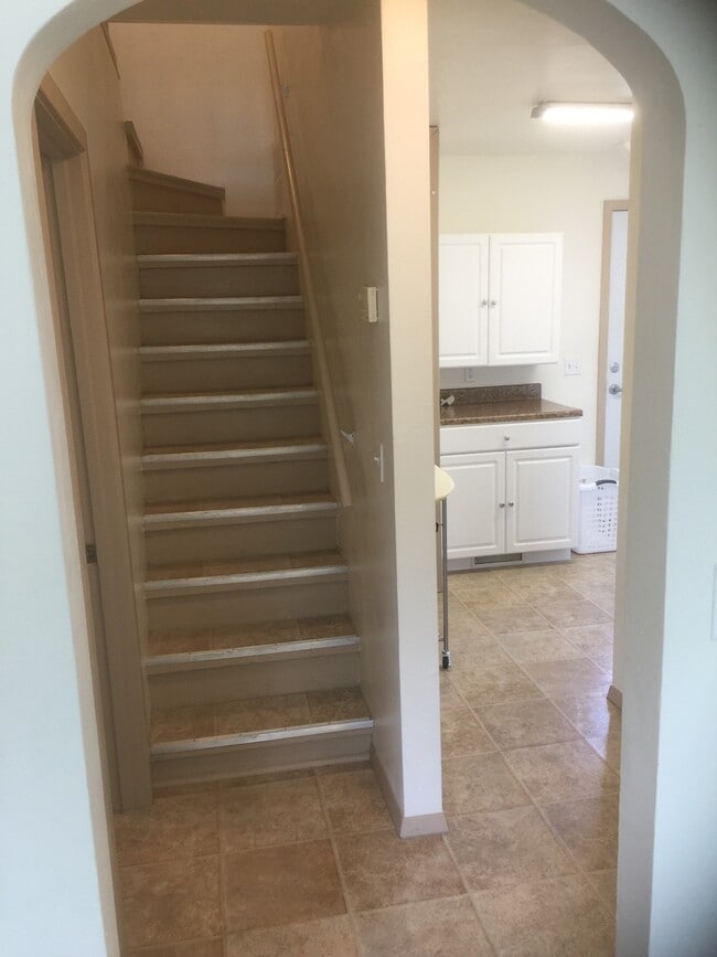 Building Photo - 1229 Parkhill Dr