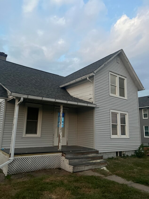 Primary Photo - 1005 13th Ave