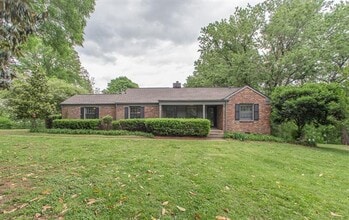 Building Photo - 520 Barrywood Dr