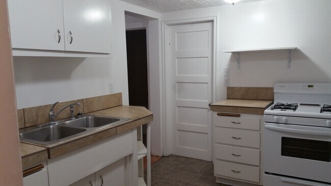 Foto del edificio - 992 S 500 W, Downstairs B