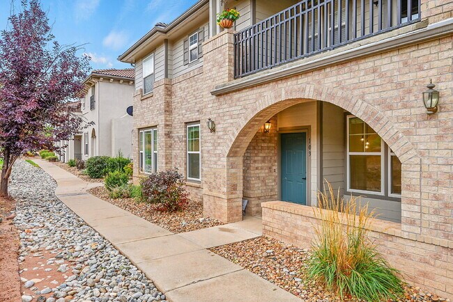 Foto del edificio - $2,350 - 2 Bed, 2 Bath Condo in Aurora wit...