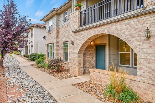 Building Photo - $2,350 - 2 Bed, 2 Bath Condo in Aurora wit...