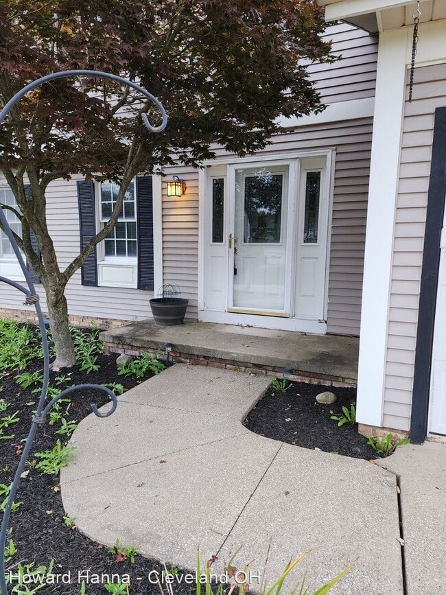 Building Photo - 4 br, 2.5 bath House - 33121 Pettibone Road