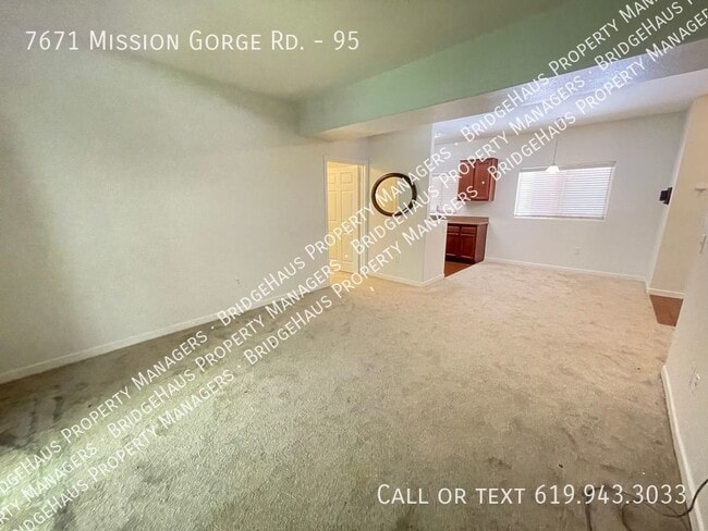 Foto del edificio - Check out this spacious 2 bedroom / 2 bath...