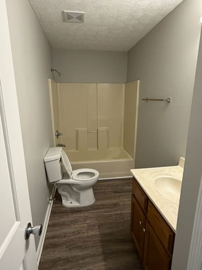 Building Photo - 207 Aqueduct Dr