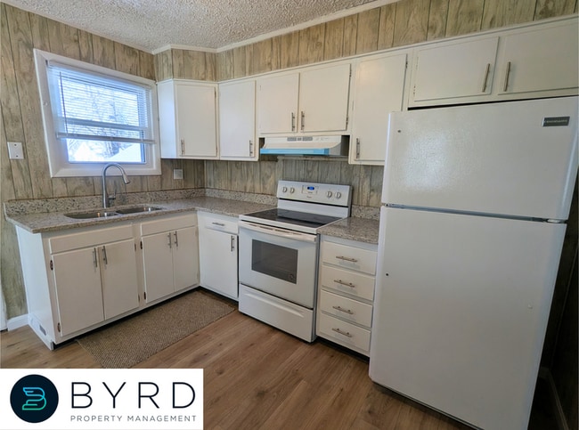 Building Photo - 1036 Kingsway Rd