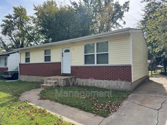 Photo - 1372 Farmview Ave House