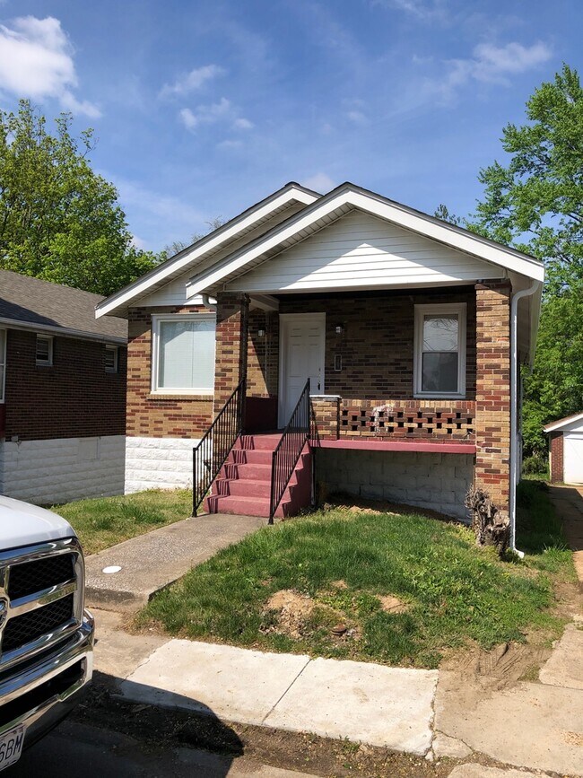 Foto del edificio - 8137 St Charles Ln