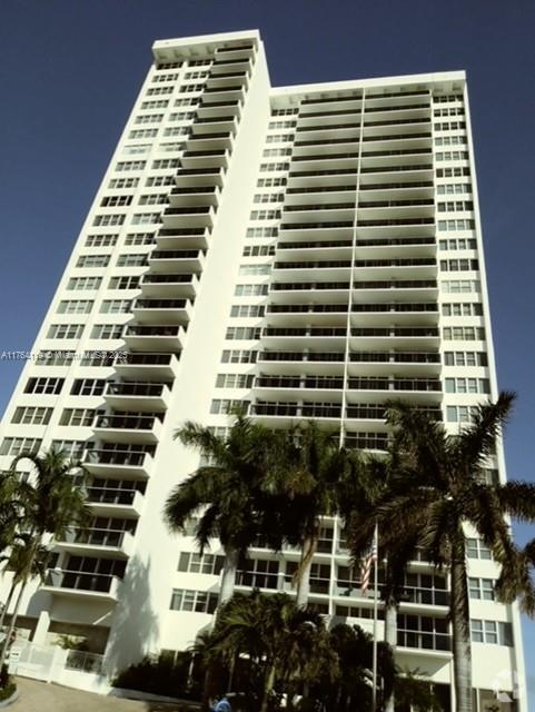 Building Photo - 3140 S Ocean Dr