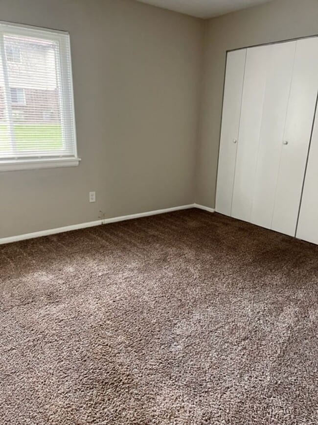 Foto del edificio - Charming 2-Bedroom, 1-Bathroom Apartment for Rent in Chesterton