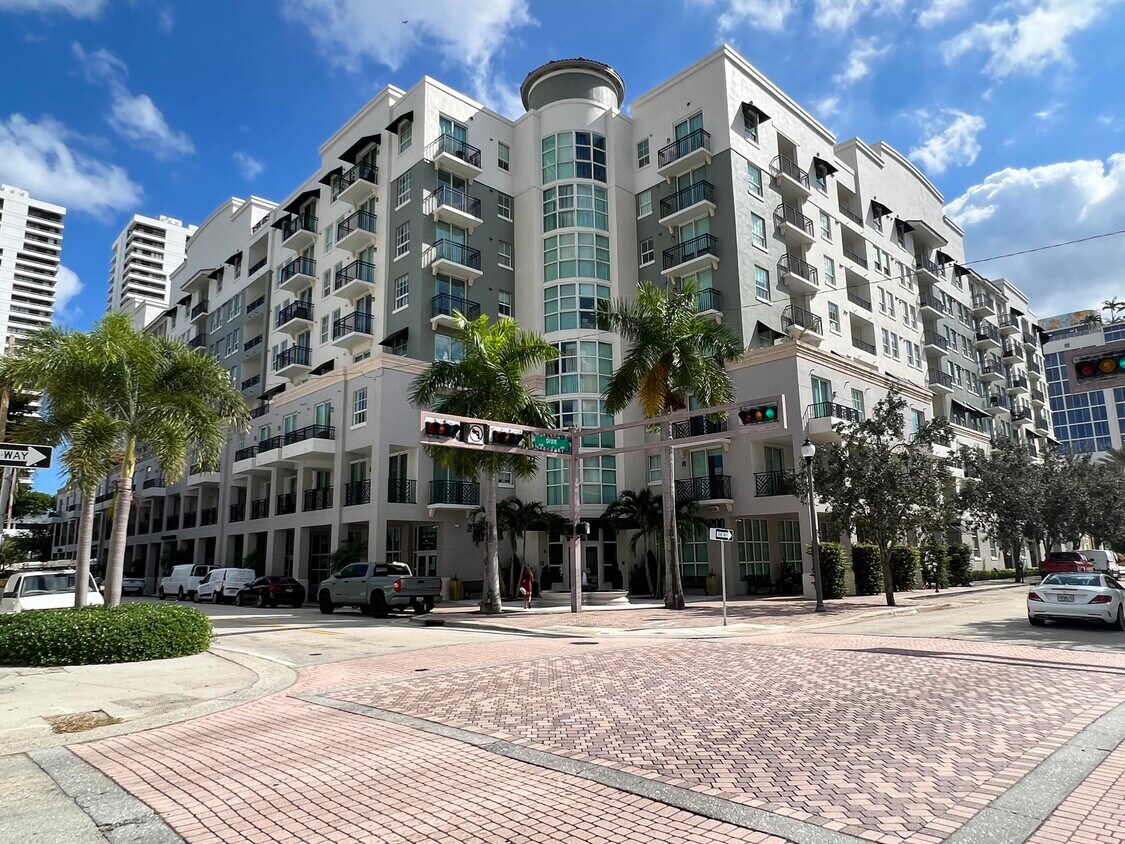 Building Photo - 600 S Dixie Hwy