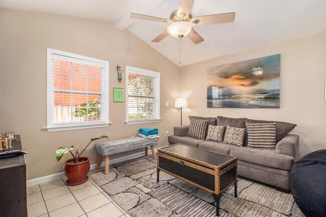 Foto del edificio - 6116 Avenue Q 1/2