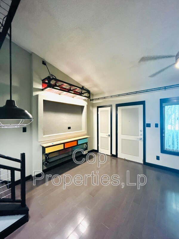 Foto del edificio - 7123 Thrush View Ln