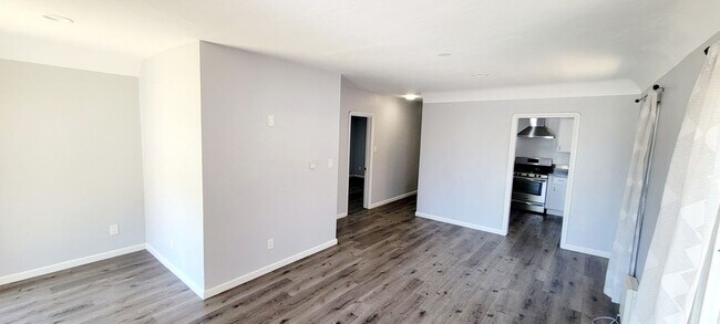 Foto del edificio - 6455 Gundry Ave