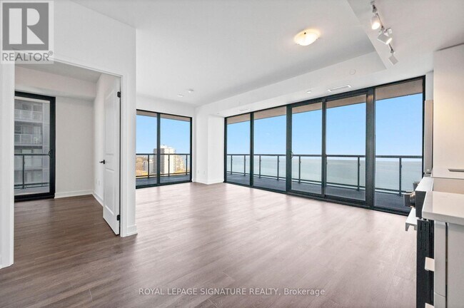 Photo du bâtiment - 2075 Lakeshore Rd.