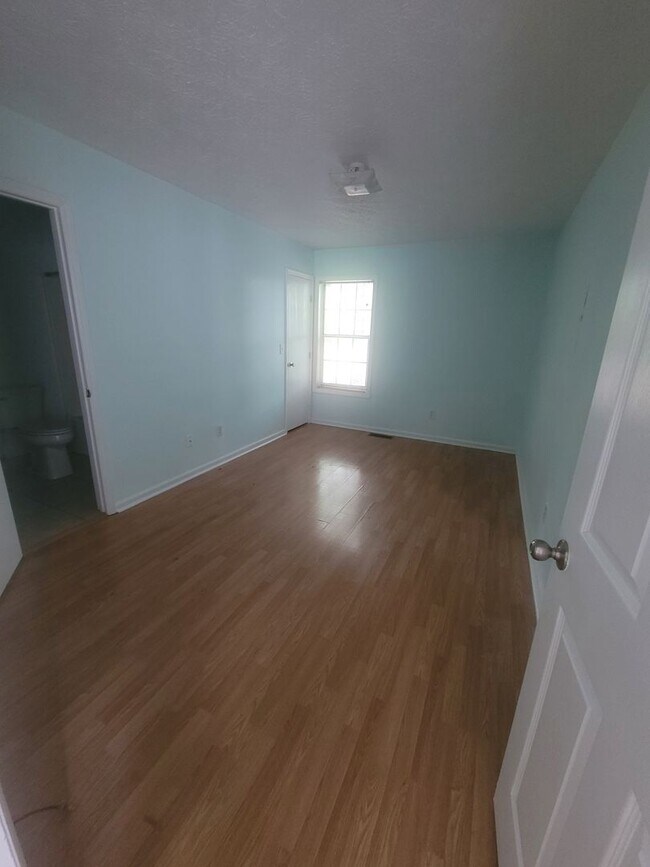 Foto del edificio - 3 bedroom 2 bath home located in mid -Wilmington area