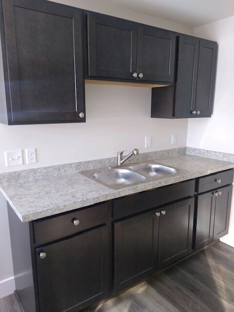 Building Photo - 20 Versailles Rd