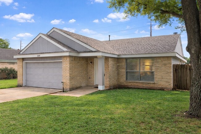 Building Photo - 2210 Sunset Trail