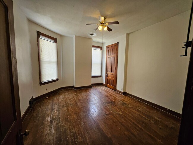 Foto del edificio - Beautiful 4 bedroom/1.5 bathroom home for ...