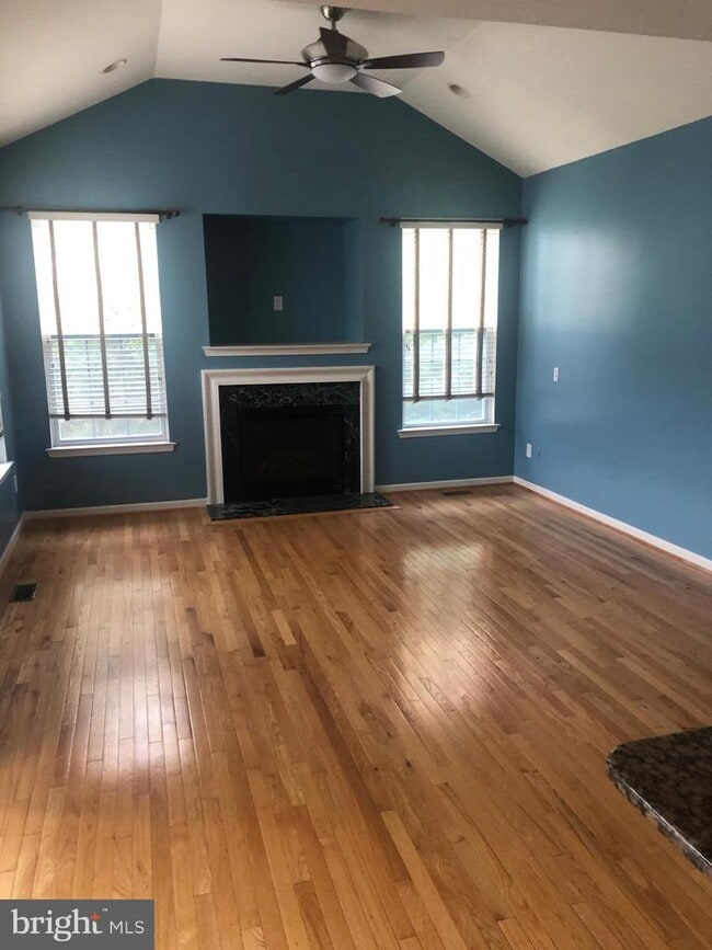 Building Photo - 108 Ladbroke Ln