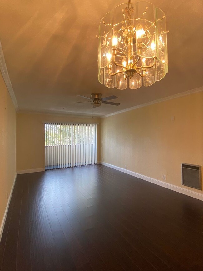 Building Photo - Charming 2 bedroom 2 bathroom in City Heig...