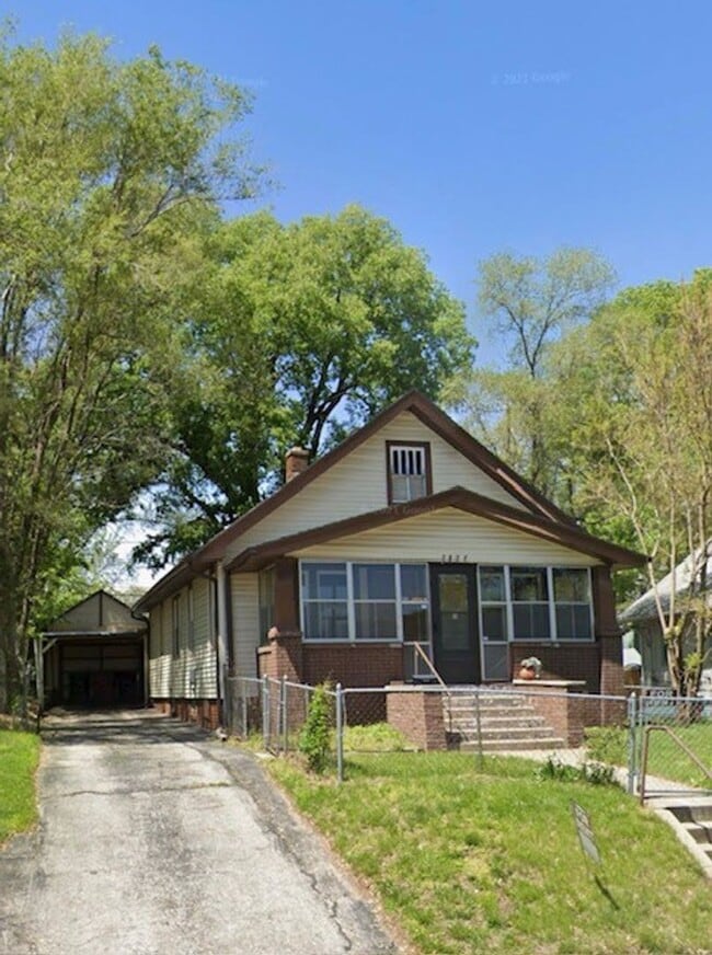 Building Photo - 3 Bedroom House Available Now!!