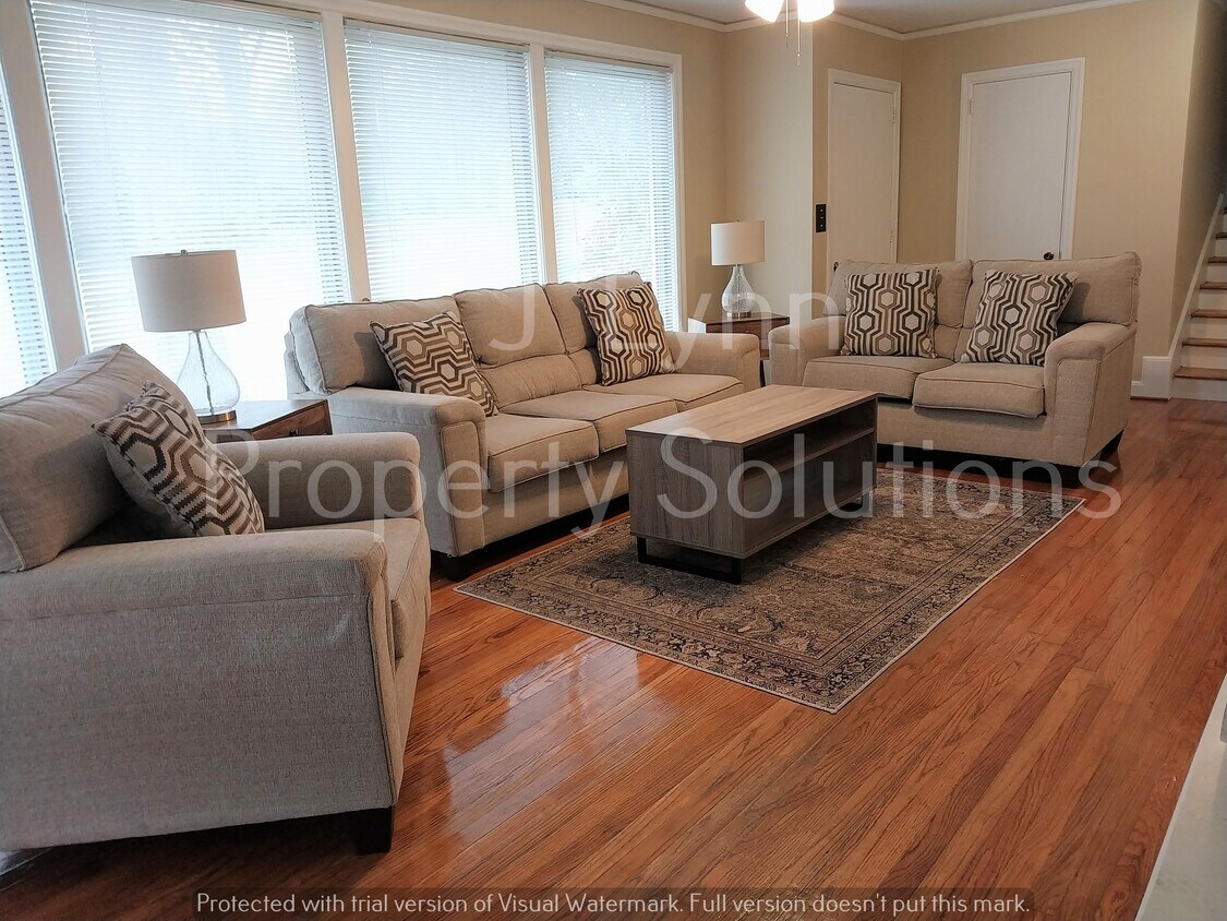 Foto principal - 1316 Alpine Dr