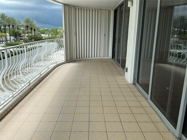 Foto del edificio - 10155 Collins Ave