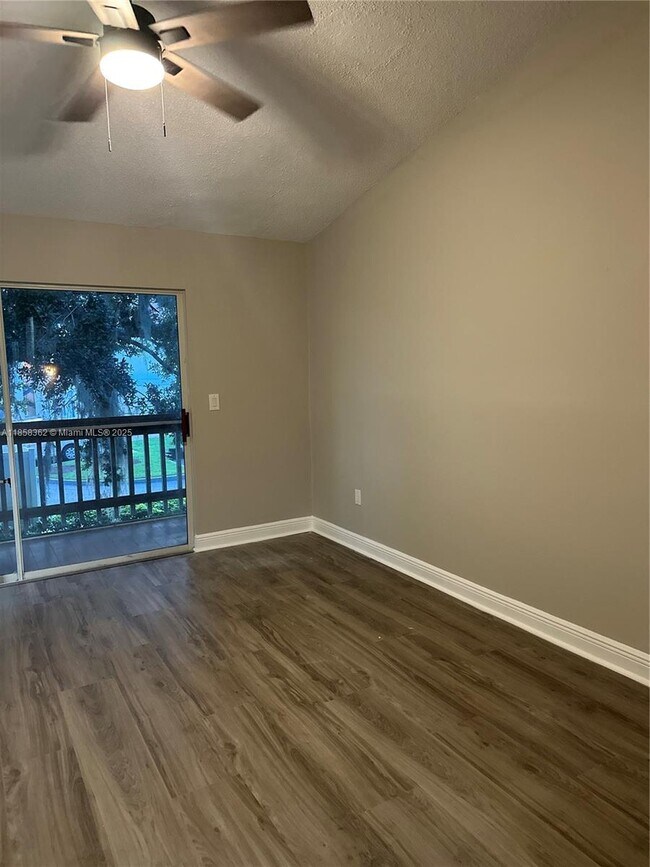 Foto del edificio - 3200 Sabal Palms Ct