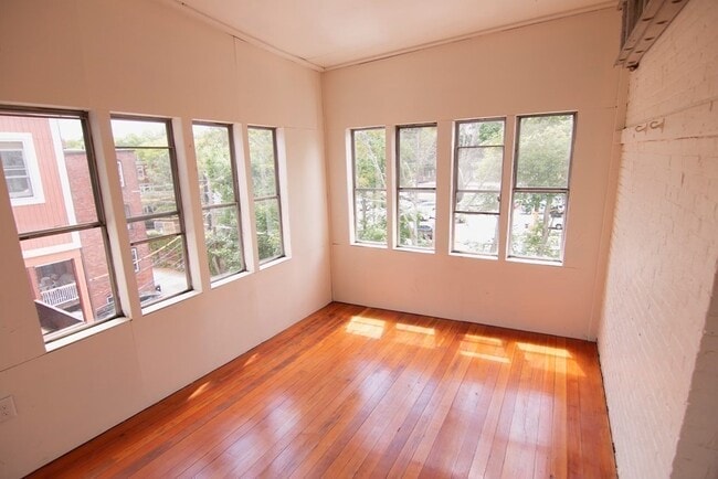 Building Photo - 1805 Beacon St