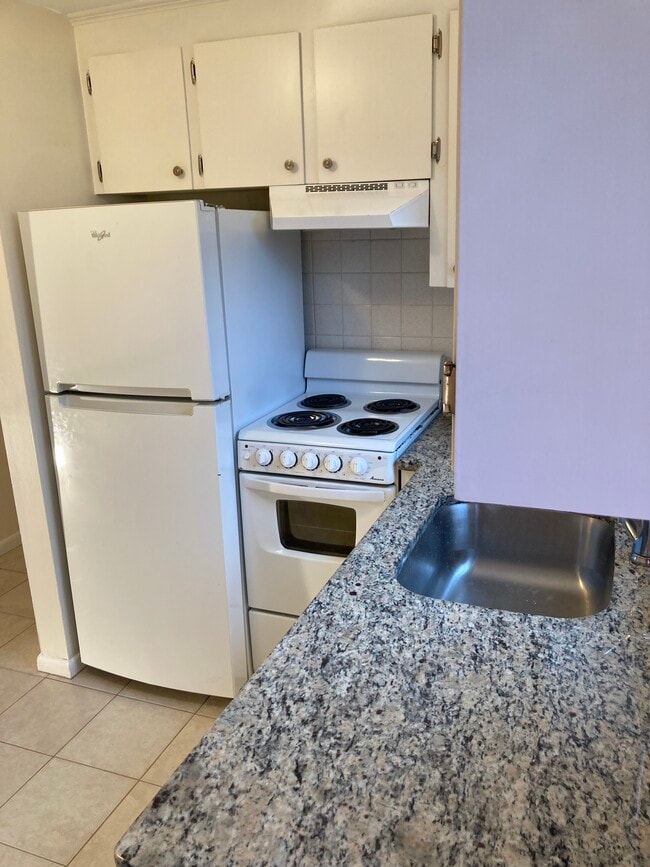 Building Photo - 681 State Rd