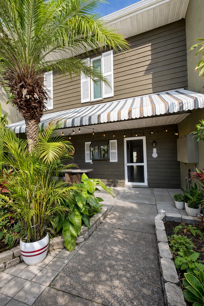 Photo - 727 N Himes Ave Townhome