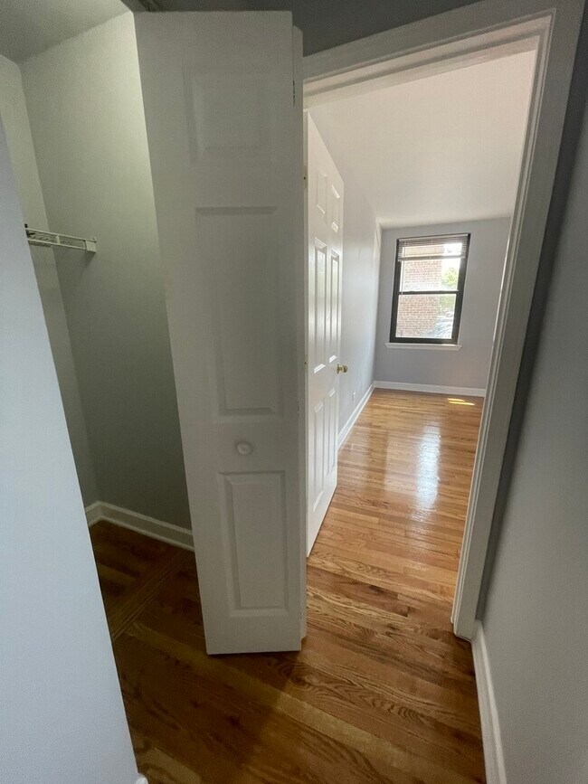 Foto del edificio - 7318 N Winchester Ave