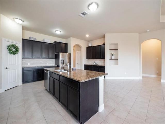 Foto del edificio - 16300 Harwood Dr