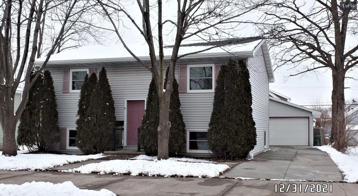 Primary Photo - 406 W 7th Street, Oshkosh