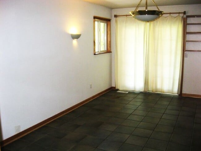 Foto del edificio - 5007 W Irving St