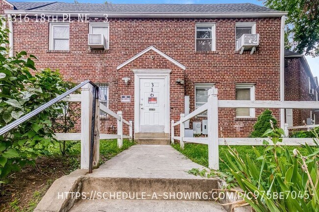 Foto del edificio - 316 18th Pl NE