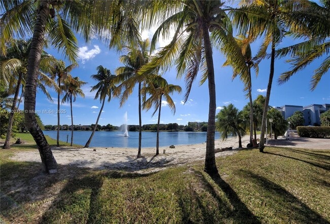 Building Photo - 9371 Fontainebleau Blvd