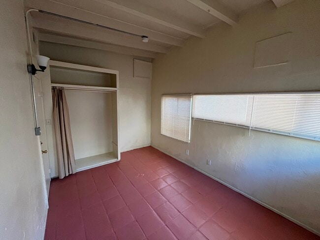 Dormitorio #2 - 5020 College Ave
