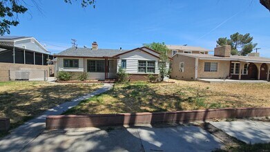 Building Photo - 44928 Kingtree Ave