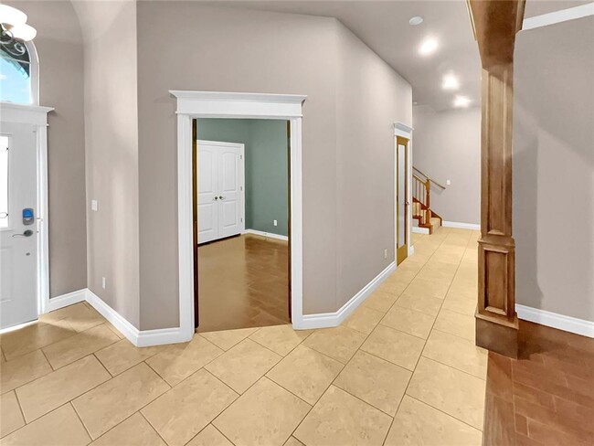 Building Photo - Home in Surrey Hills + Yukon Schools + 4 b...
